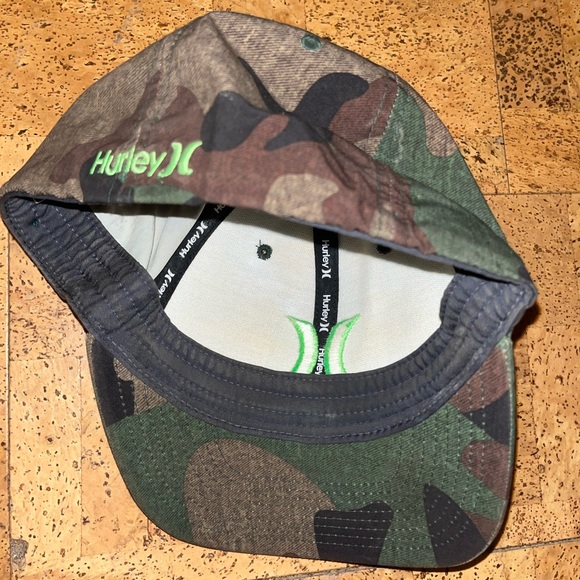 Hurley Camo FlexiFit Cap - Picture 4 of 5
